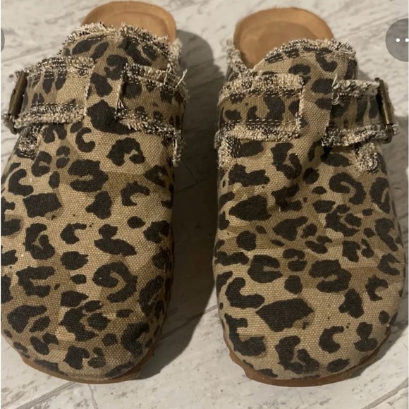 Leopard print slide on’s - Picture 2 of 3